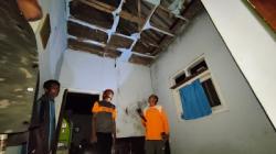 Rumah Warga di Lumajang Tersambar Petir, Satu Orang Alami Luka Bakar