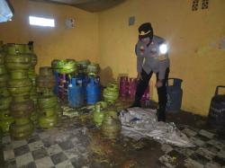 Polisi Gerebek Gudang Pengoplosan Elpiji Ilegal di Dramaga Kabupaten Bogor