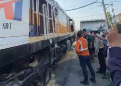 Kecelakaan Vs Truk di Pelintasan Kaligawe, KA Harina Ditarik ke Stasiun Tawang untuk Ganti Lokomotif