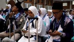 Tangis Haru Iringi Keberangkatan 434 Jamaah Haji asal Tasikmalaya Menuju Tanah Suci