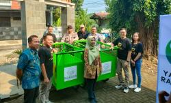Menjaga Paru-Paru Kota, Grand Edge Serahkan 2 Becak Sampah ke Krobokan Forest