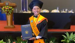 Diwisuda Sebagai Sarjana, Febri Yudistira, Anak Bakul Wedangan : Ini Bukan Mimpi...
