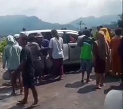 Puluhan Warga Kebondeli Hadang Polisi Saat Tertibkan Tambang Pasir Ilegal