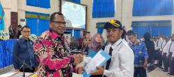 Raja Ampat Serahkan 1.865 SK CPNS dan PPPK: Bupati Orideko Ingatkan Jangan Jadi Batu Loncatan