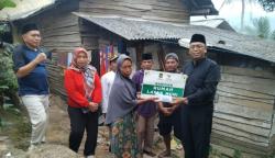 Baznas Cilegon Salurkan Bantuan Rumah Layak Huni Kepada Warga Kurang Mampu