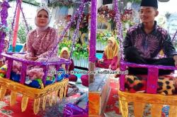 Viral Pernikahan Unik, Calon Pengantin Naik Ayunan Sebelum Akad