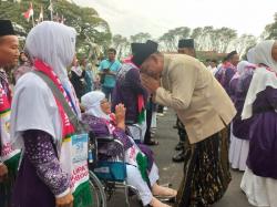 Bupati Setyo Hadi Dan Forkompimda Lepas 75 Jemaah Haji Grobogan Kloter 35, Doakan Jadi Haji Mabrur
