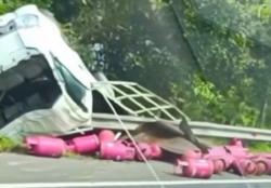 Kecelakaan Beruntun di Tol Padaleunyi Libatkan Mobil Pengangkut Gas