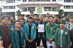Aksi Menuju 100 Hari Pemerintahan Rico Waas-Zakiyuddin, BEM SI Tuntut Revisi Perda Parkir