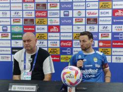 Imbang Kontroversial, Semangat Juara Marc Klok Tak Goyah