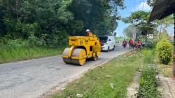 Jalan Rusak di Karimunjawa Digelontor Rp800 Juta
