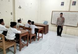 Kisah Inspiratif Aiptu Herman, Polisi yang Nyambi Mengajar Santri Ponpes Yatim Piatu di Tegal