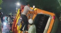 Bus Rombongan Warga Bogor Terguling di Menes, Puluhan Penumpang Luka-luka!