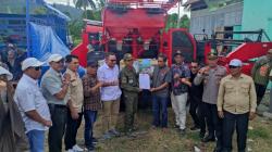 Anggota DPR RI Jaelani Bagikan Alsintan di Kolaka Utara, Perkuat Ketahanan Pangan