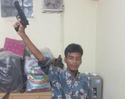Viral Acungkan Pistol saat Konvoi Suporter, Pria di Cikarang Bekasi Ditangkap Polisi