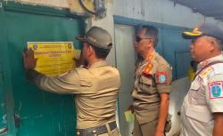 Buntut Ditemukan HIV, Satpol PP Tutup Paksa Warung Esek-Esek Pasar Njanti Ponorogo