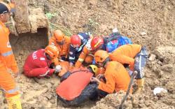 Longsor Terjang Samarinda, 2 Warga Tewas, 2 Selamat, 2 Hilang