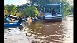 Kapal Pengangkut Pekerja Tambang Tenggelam di Sungai Mahakam, Diduga Kelebihan Muatan