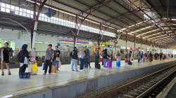 12 Ribu Penumpang Padati Stasiun Purwokerto, PT KAI Pastikan Layanan Tetap Nyaman