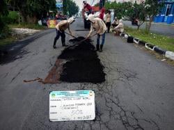 Wujudkan Gresik Jalan Bebas Lubang, DPUTR Gresik Perbaiki 549 Titik Jalan Rusak