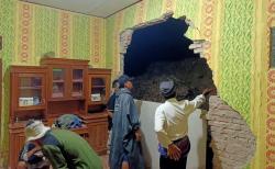 Tanah Longsor Hantam Rumah Warga hingga Jebol, BPBD Turun Tangan