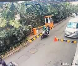 Viral! Penumpang Ojol Kehantam Palang Parkir hingga Hidung Patah, Tuntut Rp80 Juta