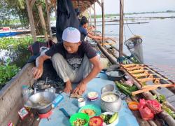 Sensasi Mancing di Jangari Makin Asyik Sambil Wisata dan Masak Nasi Liwet di Rakit