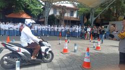Tekan Angka Kecelakaan Pelajar, Kapolres Jombang Tinjau Praktik Berkendara di Ponpes Tebuireng