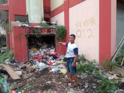 Kisah Petugas Kebersihan Tetap Setia Angkut Sampah, Meskipun Setahun Tak Digaji