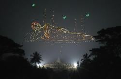 Drone Show Sepektakuler Pertama di Candi Borobudur, Meriahkan Waisak 2025
