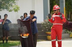 Peringati Hari Damkar Internasional, Siswa SMA Dibekali Ilmu Cegah Kebakaran oleh Kilang Kasim