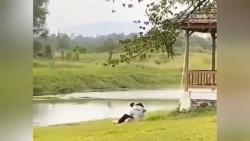 Viral Dua Remaja Berbuat Mesum di Pinggir Danau, Bikin Resah Warga
