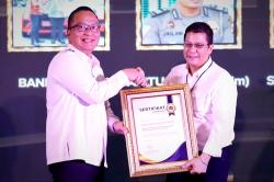 Peduli Pendidikan Inklusi, Bank Jatim Raih Penghargaan Giri Pancasuar Award 2025 dari PWI Gresik