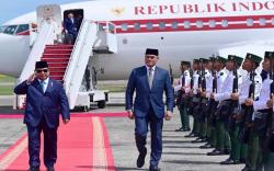 Prabowo Disambut Pasukan Jajar Kehormatan di Brunei