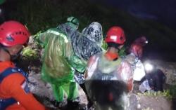 Pendaki Tektok Terpeleset di Gunung Sindoro, Luka Kepala dan Gejala Hipotermia