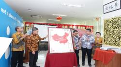 Konsul Jenderal Kedutaan Besar Tiongkok di Surabaya Meresmikan China Center UNS