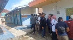 Kisah Haru Keluarga di Pasuruan Tinggal di Toilet Umum Selama 2 Tahun, Tak Mampu Beli Makan!