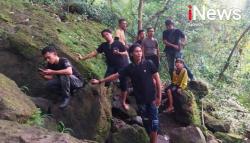 Menuju Lokasi Penemuan Jasad Dibawah Air Terjun, Tim Gabungan Hadapi Jurang Curam