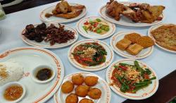 Lebih dari Sekadar Kuliner, Tjap Ajam 38 Hadirkan Nostalgia Masakan Jawa Tengah di Kota Kembang