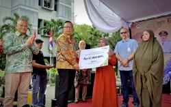 BPJS Ketenagakerjaan Serahkan Santunan di Acara 100 Hari Kerja Bupati Gresik