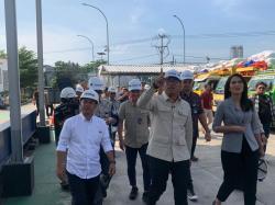 Wamen Pertanian Kunjungi Sentra Penggilingan Padi dan Gudang Bulog Karawang