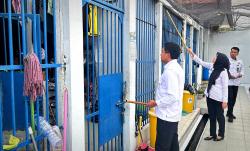 Ciptakan Lingkungan Aman, Rutan Gresik Rutin Cek Fasilitas Keamanan