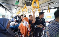 Lewat Kebijakan Kartu BRT Gratis Agustina-Iswar, Annisa Senang Bisa Ringankan Beban Orang Tua
