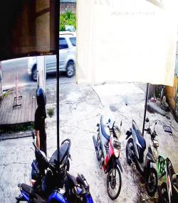 CCTV Rekam Aksi Pencurian Motor di Palangka Raya, Pelaku Manfaatkan Kunci yang Masih Tertinggal