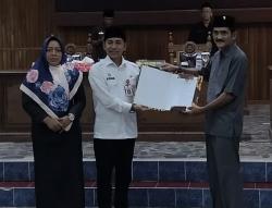 DPRD Kobar Gelar Rapat Paripurna, Bupati Sampaikan Pengantar Dua Ranperda Strategis 2025 