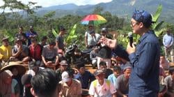 Tangisan Pecah! Anggota DPRD Banten Tak Kuasa Lihat Warga Huntara Cigobang Hampir 6 Tahun Terlantar