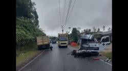 Tragis! Ambulans Bawa Jenazah Ditabrak Truk, Sopir Meninggal di TKP
