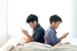 Kenali Ciri-Ciri Anak Kecanduan Gadget dan Cara Efektif Mengatasinya di Rumah