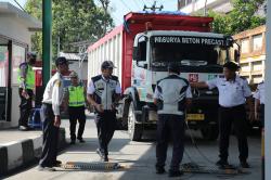 Tim Gabungan TNI-Polri dan Dishub Jateng Razia Kendaraan Muatan ODOL di Magelang, Ini Hasilnya
