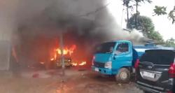 Geger! Gudang IIegal Penyimpanan BBM Terbakar dan Meledak, Api Berasal dari Mobil Modifikasi  